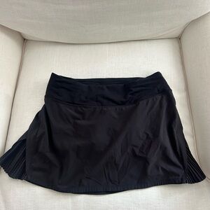 Lululemon black skirt size 4